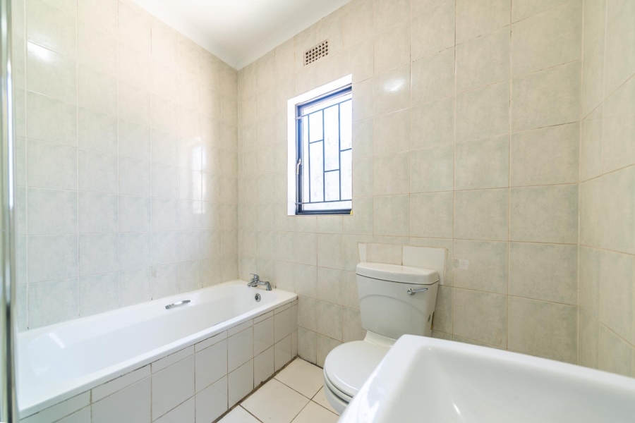 6 Bedroom Property for Sale in Tennantville Western Cape